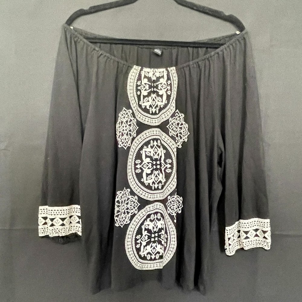 3X GUC, Black Boho Top w White Mandala Embroidery